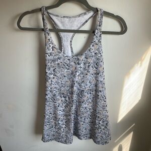 Lululemon Cool Racerback
Not So Petite Fleur Silver Women’s 12 Activewear